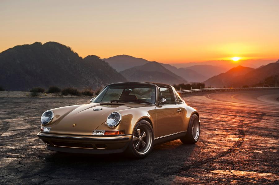  Porsche 911 Targa by Singer 2015 года  (фото 3 из 26)